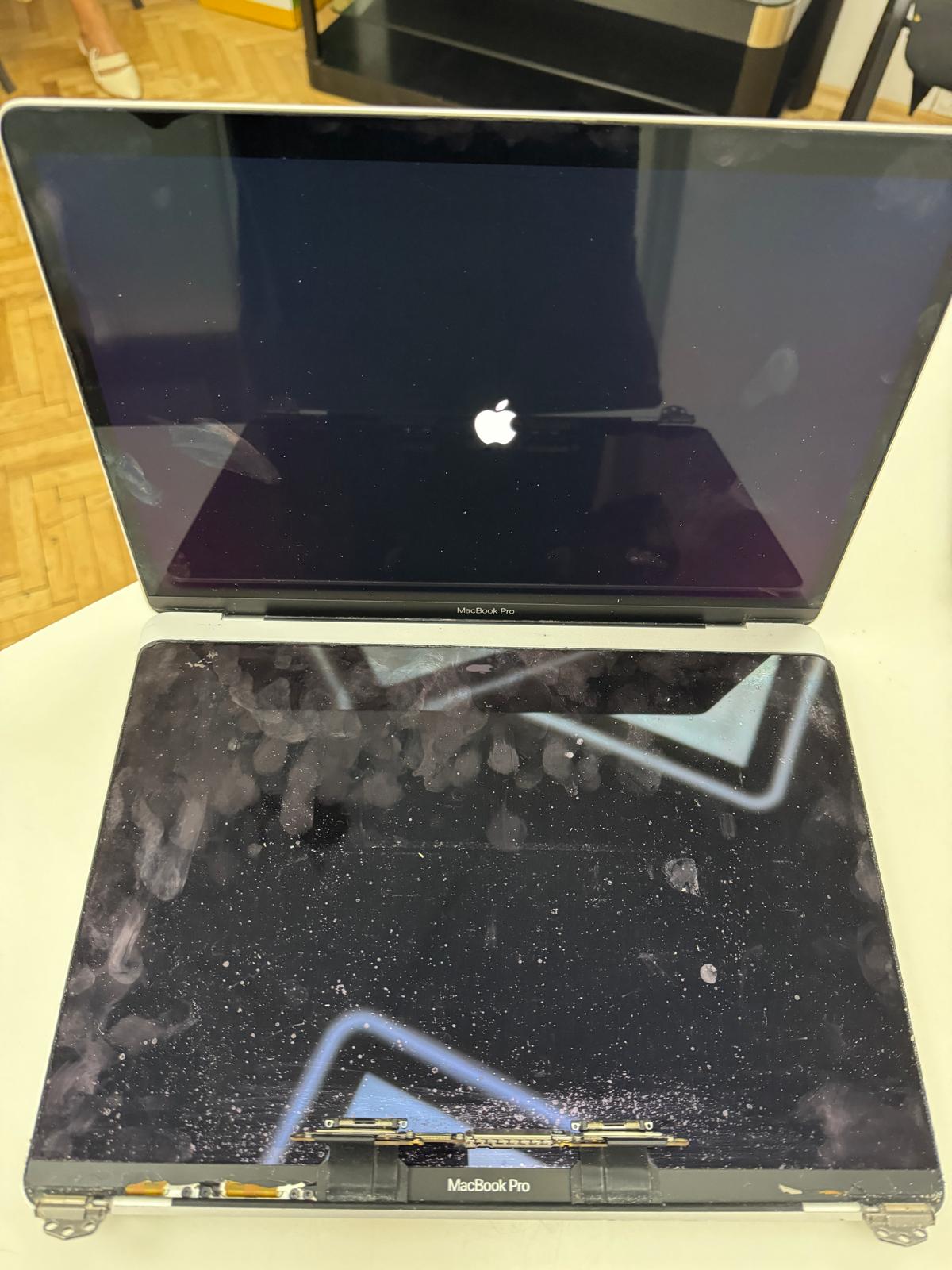 Reparații laptop