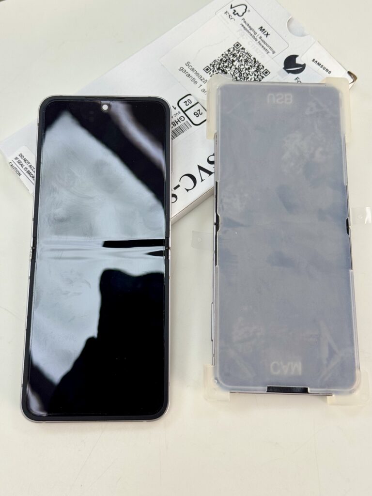 înlocuire display Samsung Z Flip 6 București